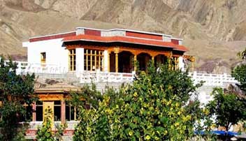 Deluxe Hotels in Ladakh