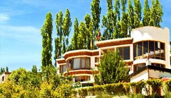 Deluxe Hotels in Ladakh